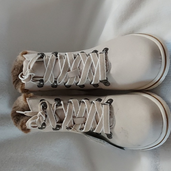 Cliffs by White Mountain Booties - Picture 2 of 12